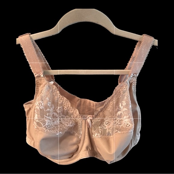 Gently Worn Morgan Elomi bra. Size 44 DDD (44 E) Color is tan called Sahara. - Picture 4 of 10
